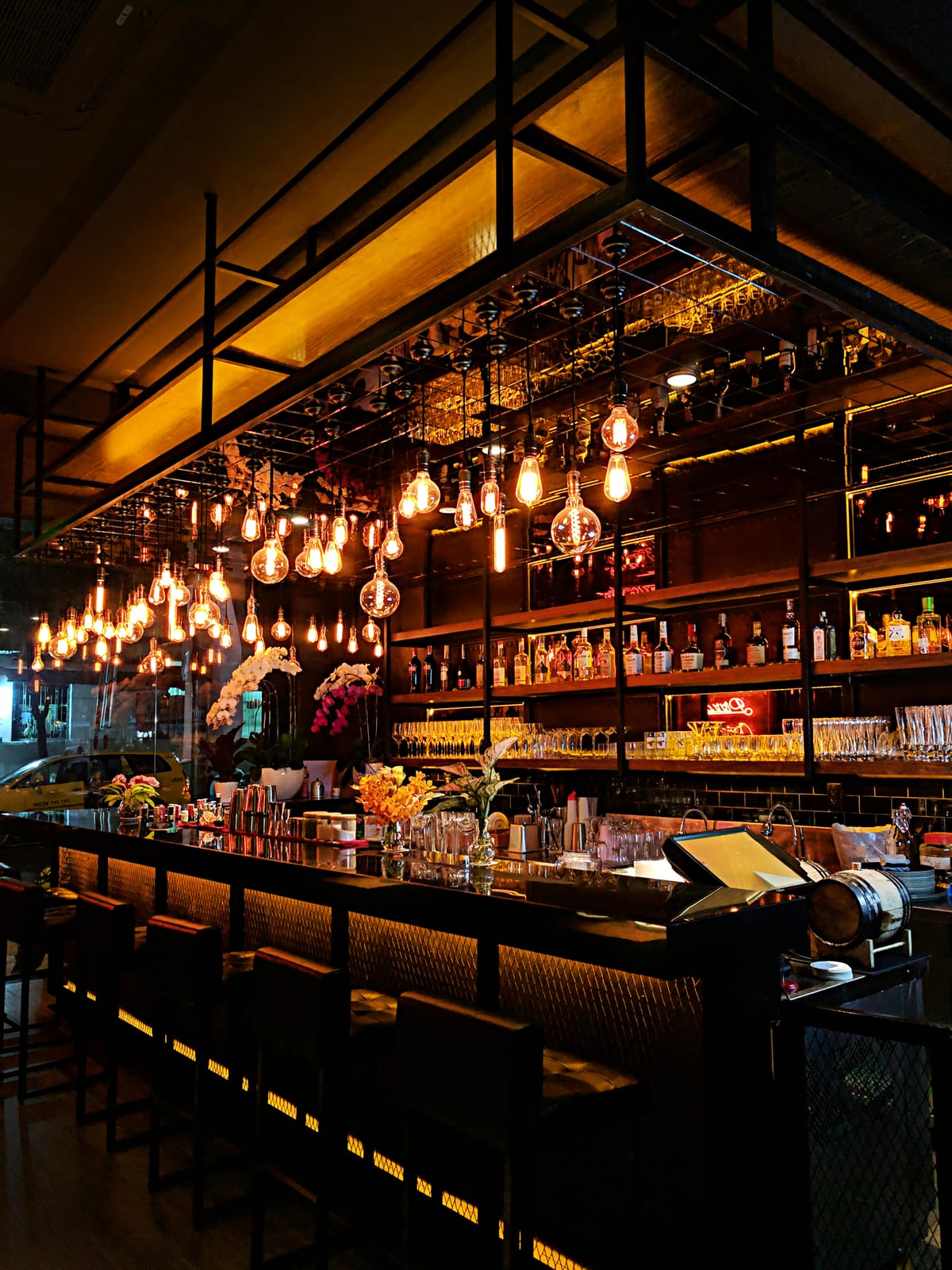 The Parlor on Wells - Bar area