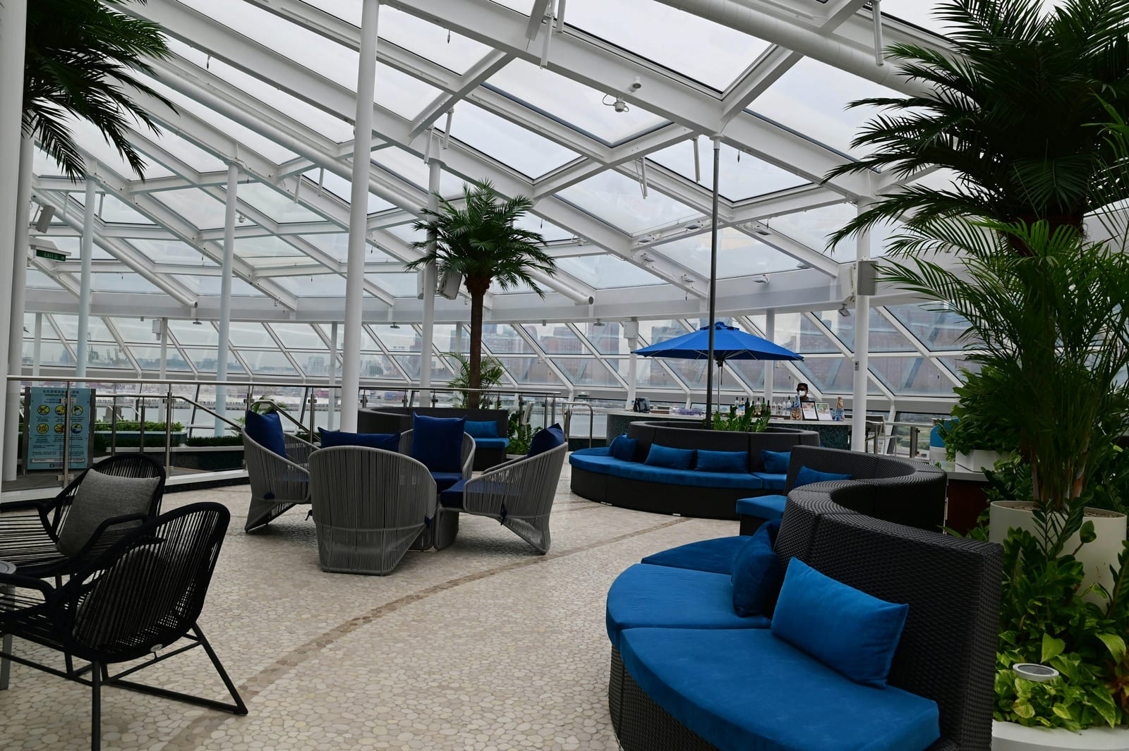 Skyline Terrace Rooftop - Indoor lounge area